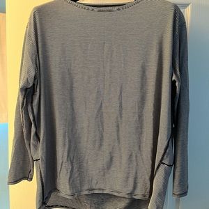 Lululemon back in action long sleeve top